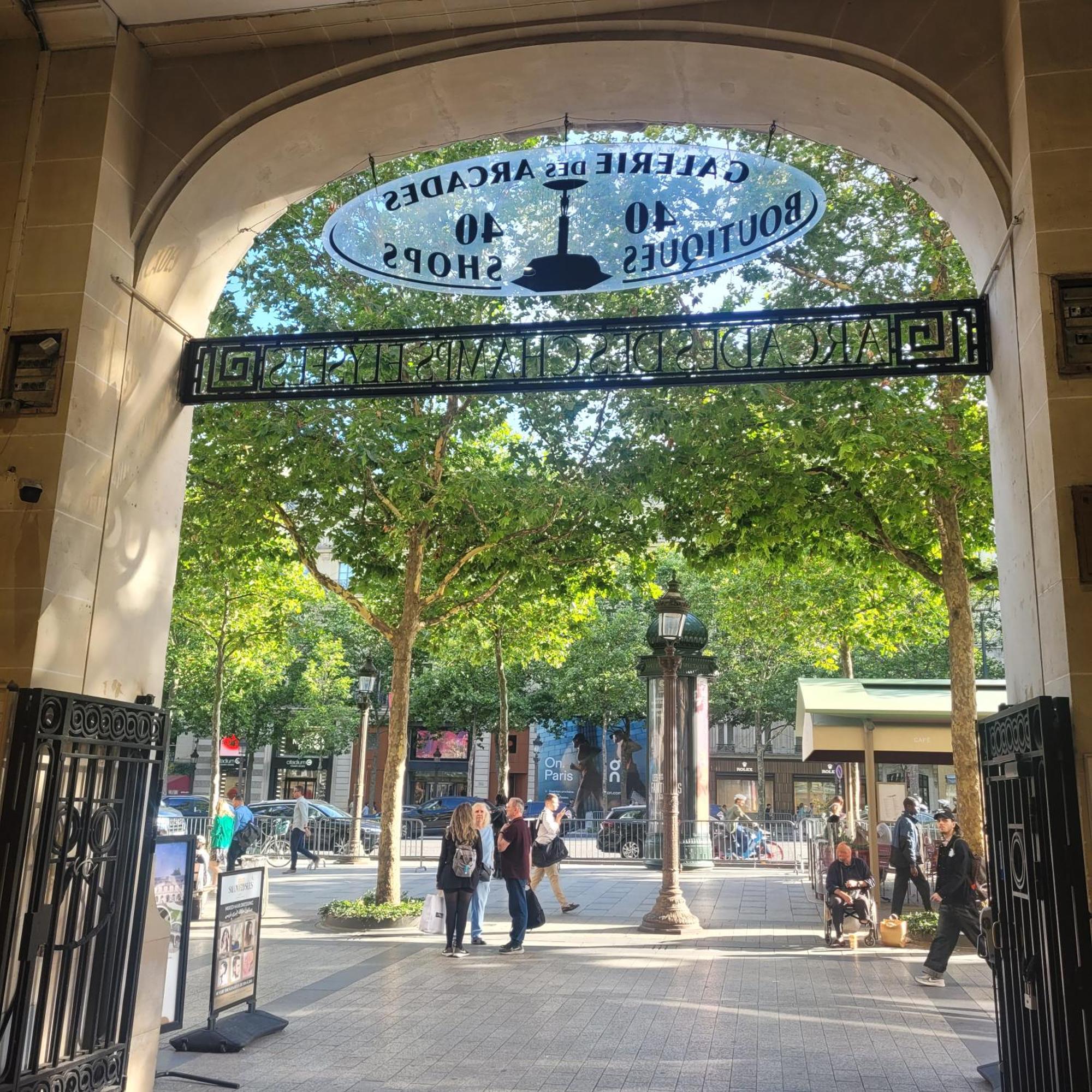 Bel Appartement Champs Elysees Avec 2 Chambres París Exterior foto
